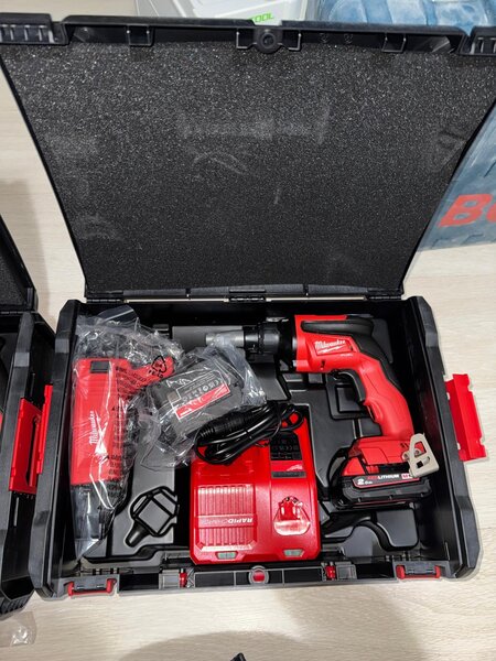 Masina de insurubat cu accesoriu Milwaukee 2500 lei 1 buc