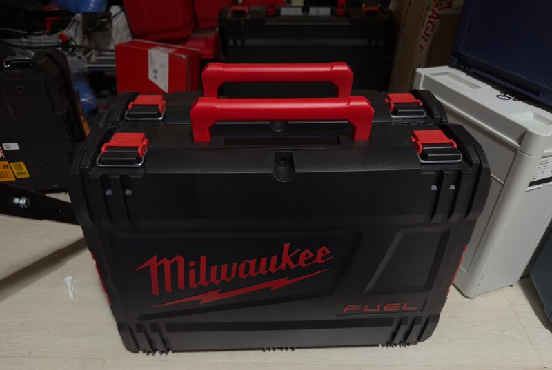 Masina de insurubat cu accesoriu Milwaukee 2500 lei 1 buc